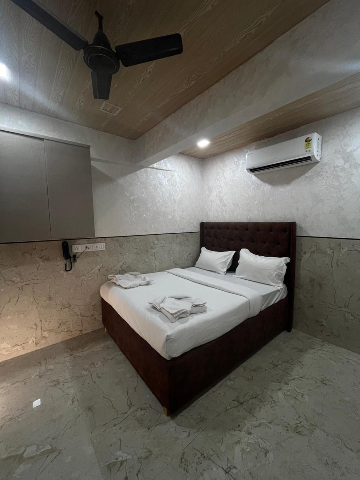 Hotel Newyork By Stayzy Rooms Mumbai Room photo
