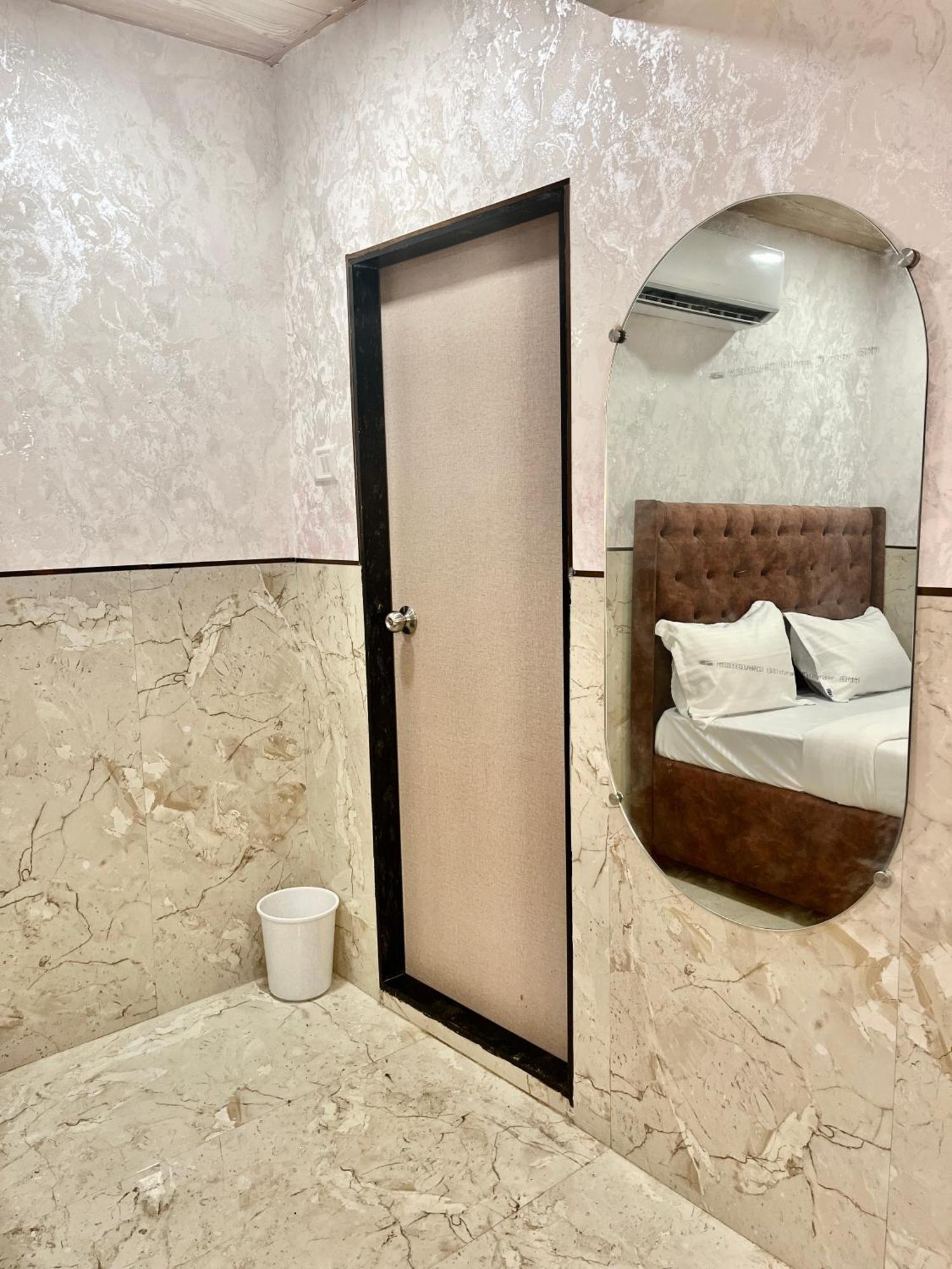 Hotel Newyork By Stayzy Rooms Mumbai Exterior photo