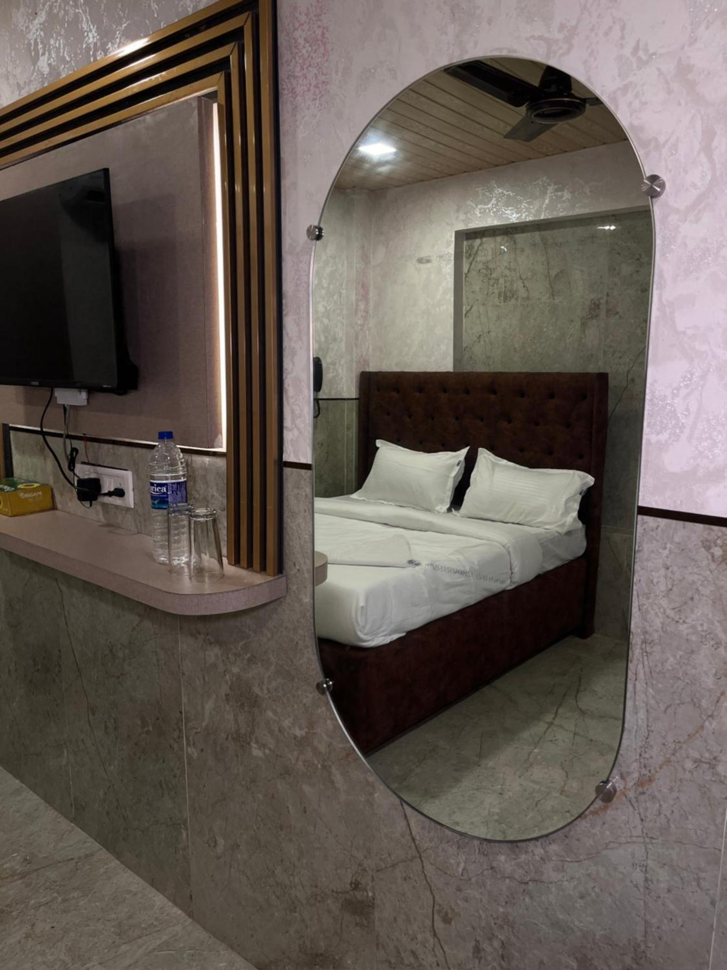 Hotel Newyork By Stayzy Rooms Mumbai Room photo