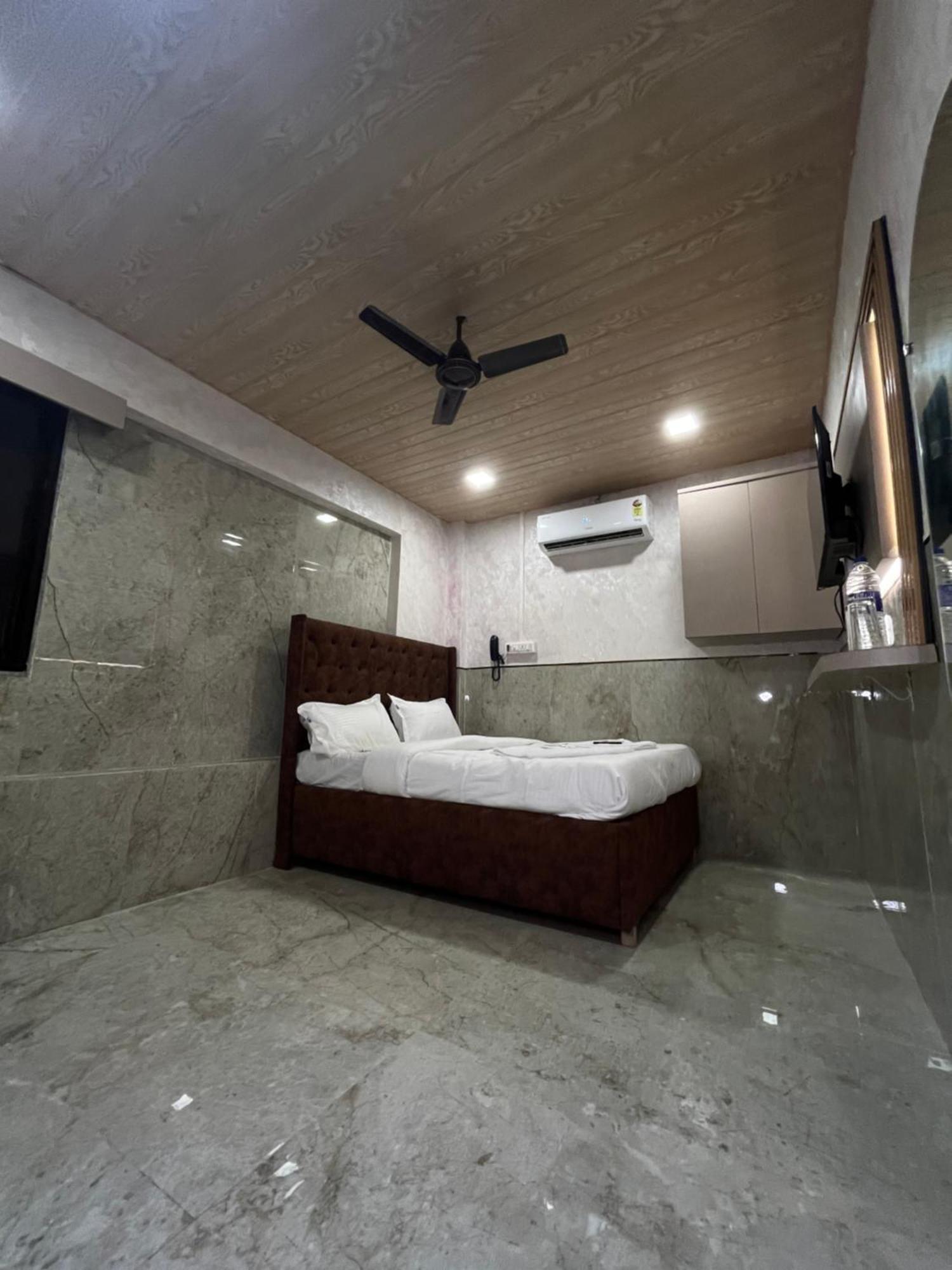 Hotel Newyork By Stayzy Rooms Mumbai Room photo